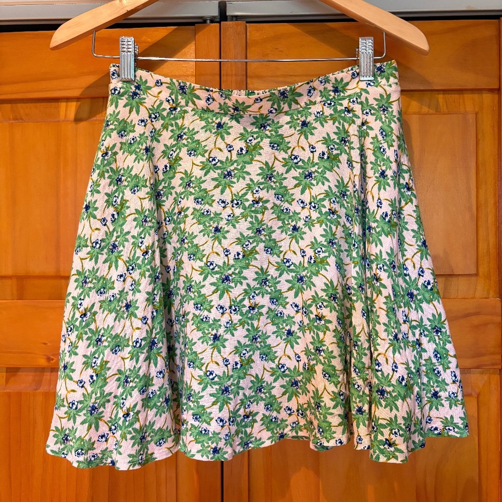 NWT Chelsea & Violet Floral Swing Skirt Size Small Rayon and Cotton Green, White